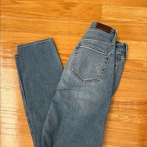 Hollister Women’s size 0R W24 L 27 Ultra High-Rise Mom Jean Vintage Stretch